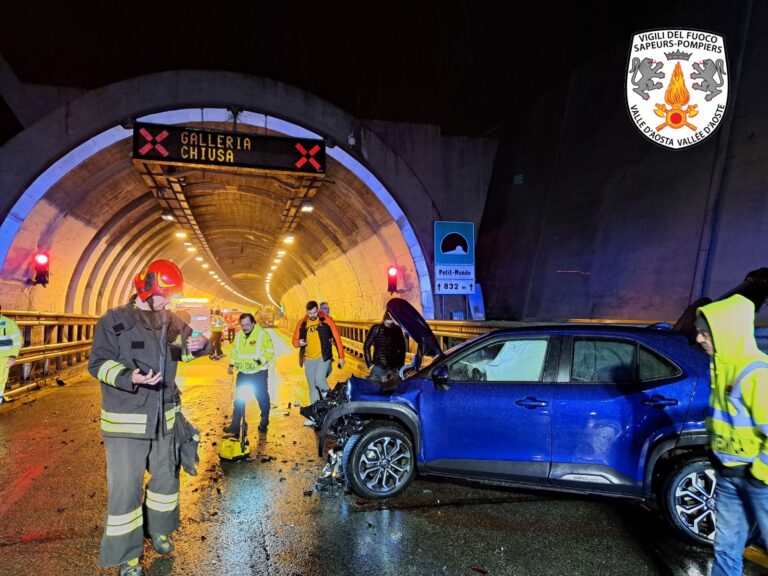 Châtillon: incidente a quattro in autostrada