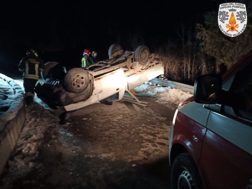 20230125 Incidente Valpelline incidente stradale camion latte ribaltato