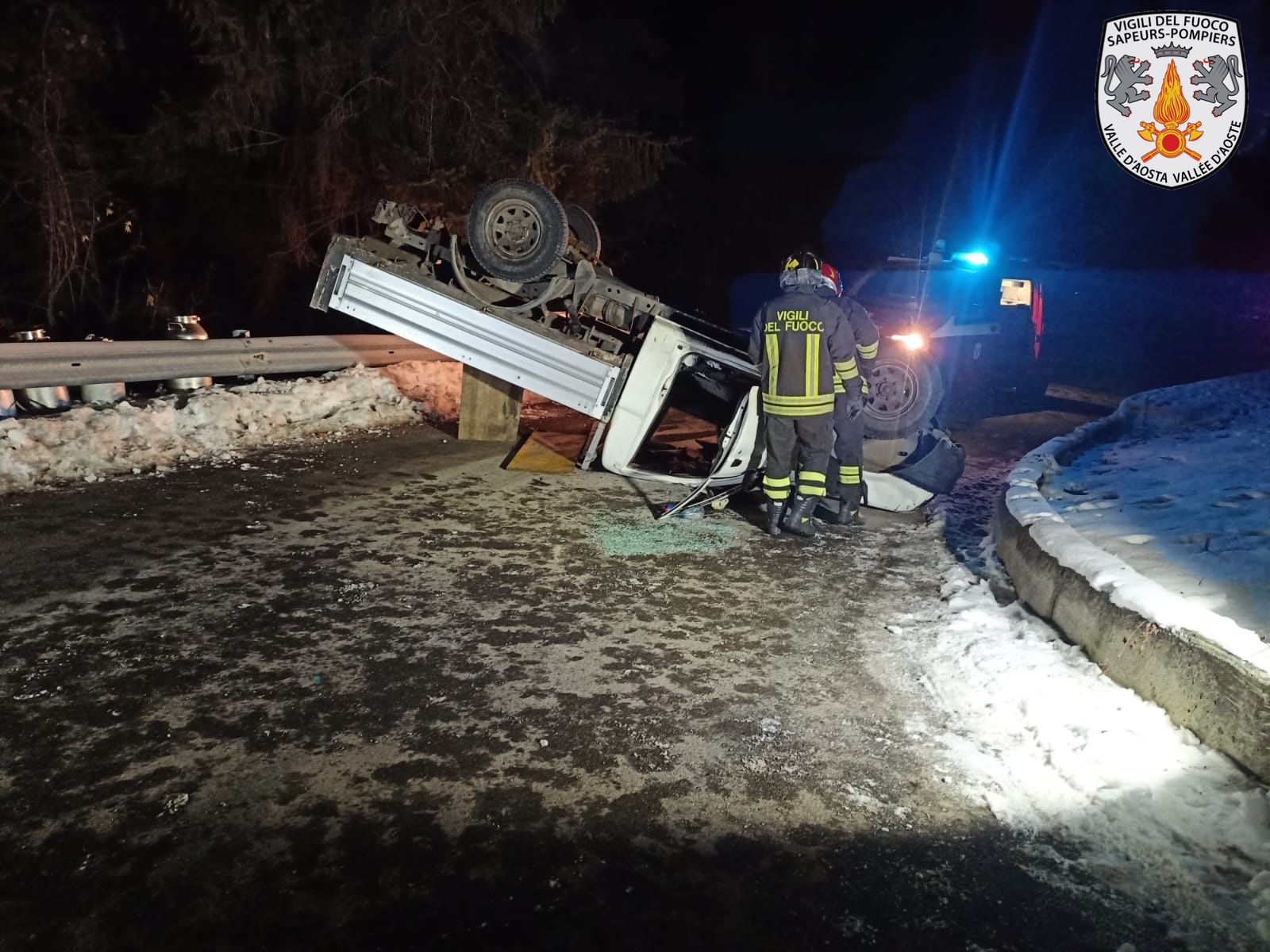 Valpelline: si ribalta un camion del latte