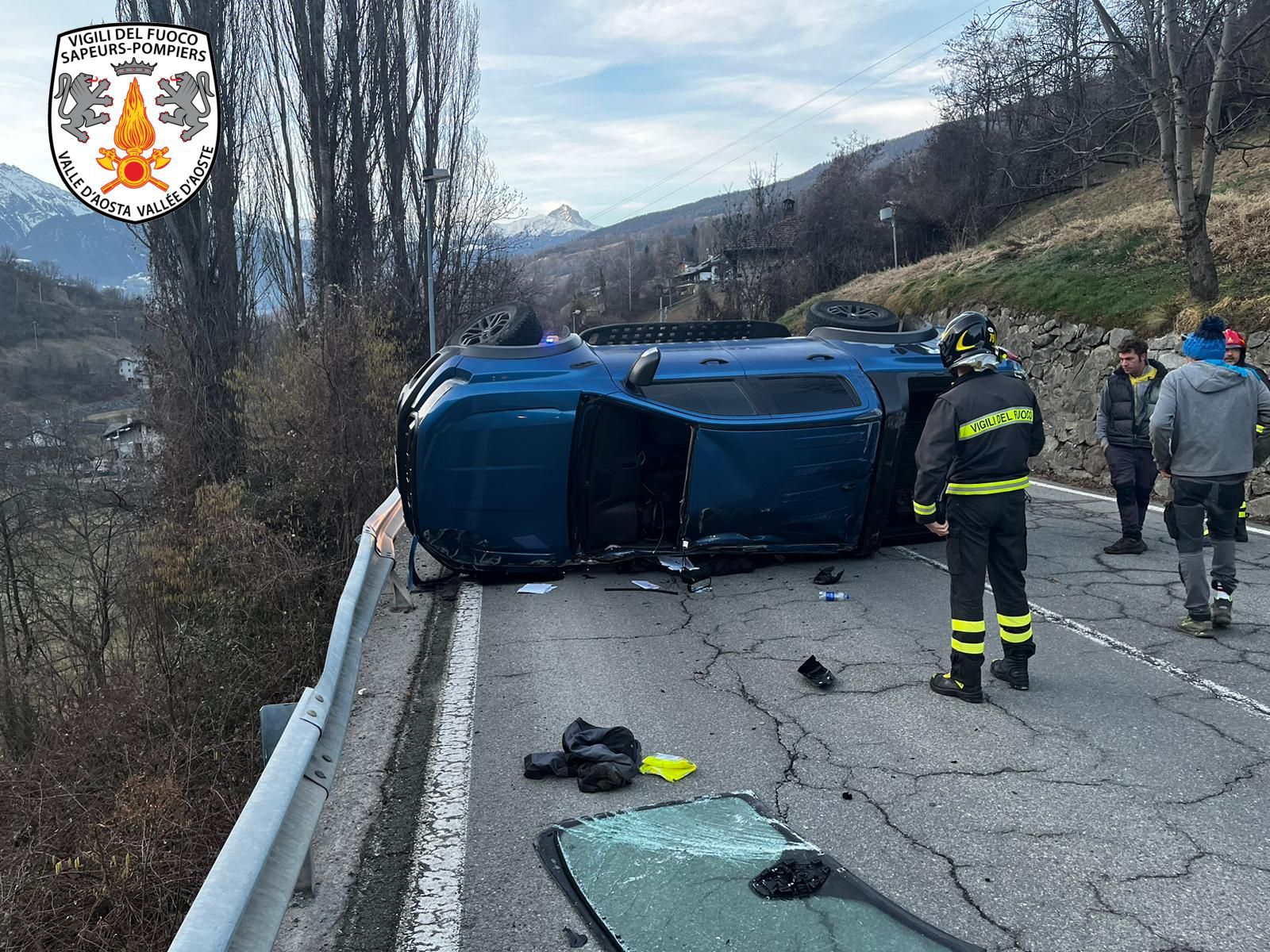 Fuoristrada si ribalta a Roisan