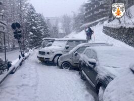 Incidente a catena a Breuil-Cervinia causa neve