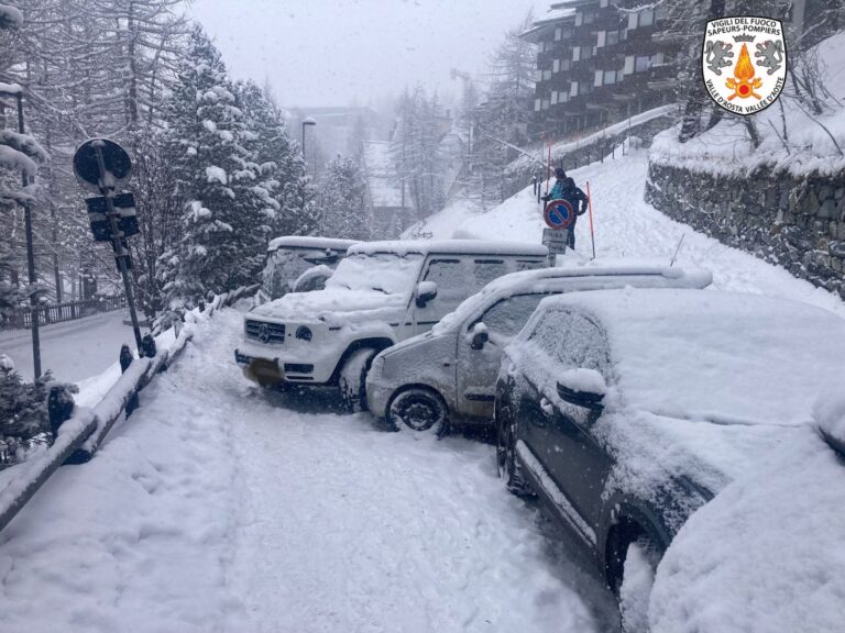 Incidente a catena a Breuil-Cervinia causa neve