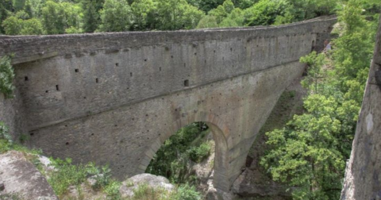 Un concorso letterario sul Pont d'Aël