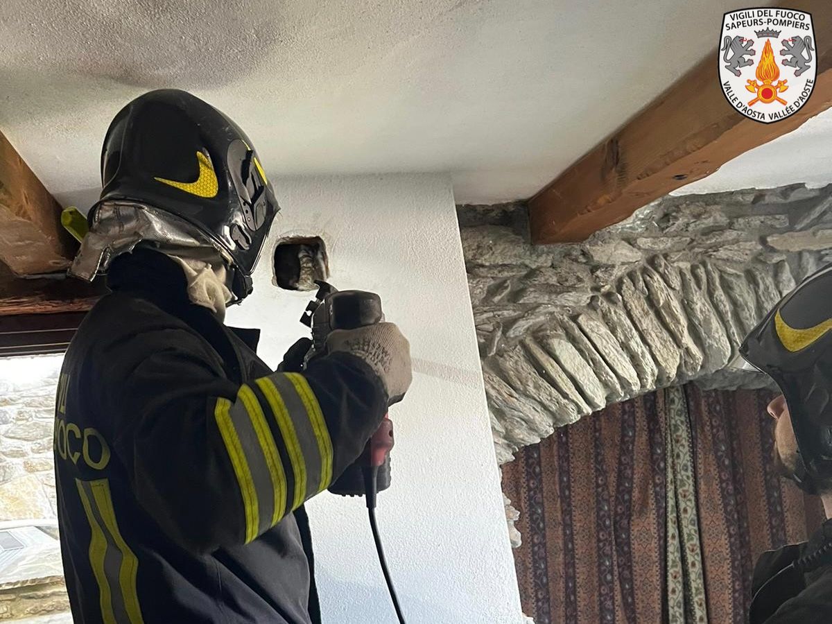 Antey-Saint-André: incendio di una canna fumaria