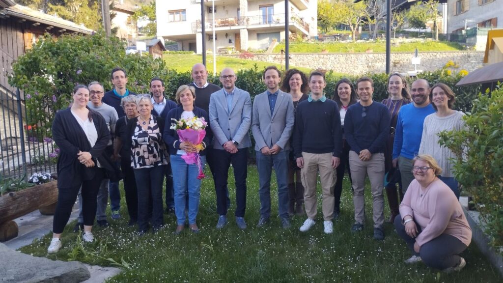 I Membri Del Consiglio Comunale Con L'ex Presidente E Il Nuovo Presidente Della Pro Loco1