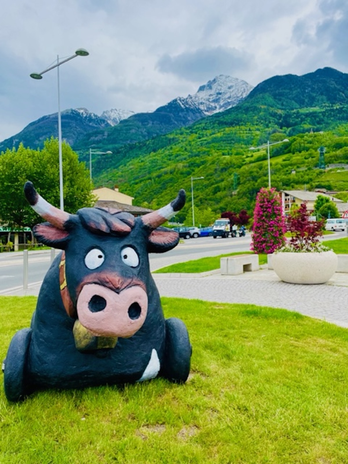 I tatà di Enrico Massetto e Siro Viérin abbelliscono la rotonda di Pont-Suaz