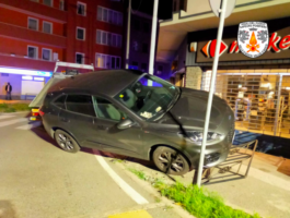 Aosta: auto bloccata contro le ringhiere