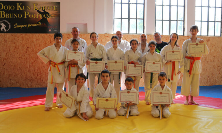 12 nuovi graduati nel Dojo Kun Karate Politano