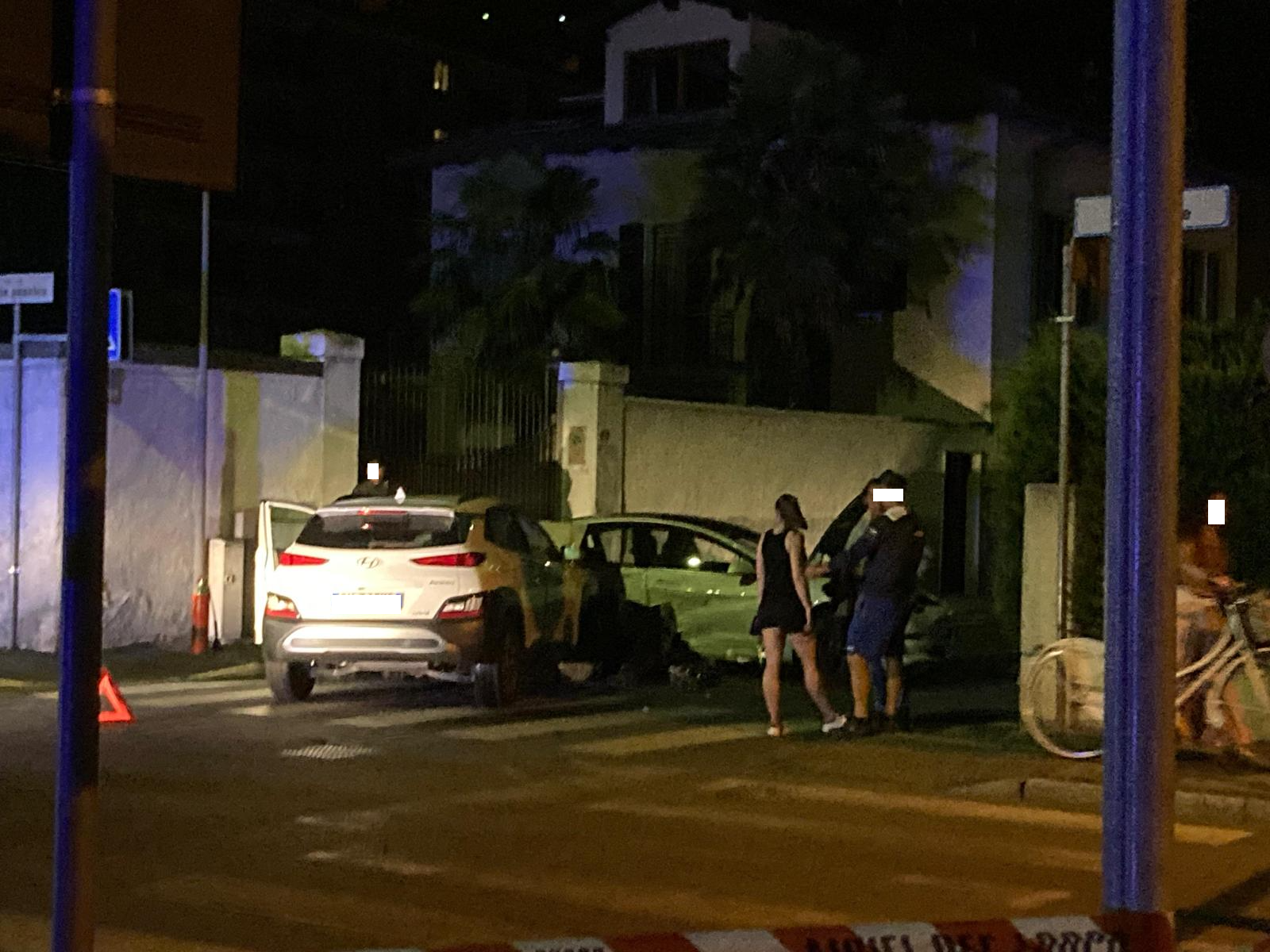 Aosta: due auto elettriche si scontrano in via Monte Solarolo
