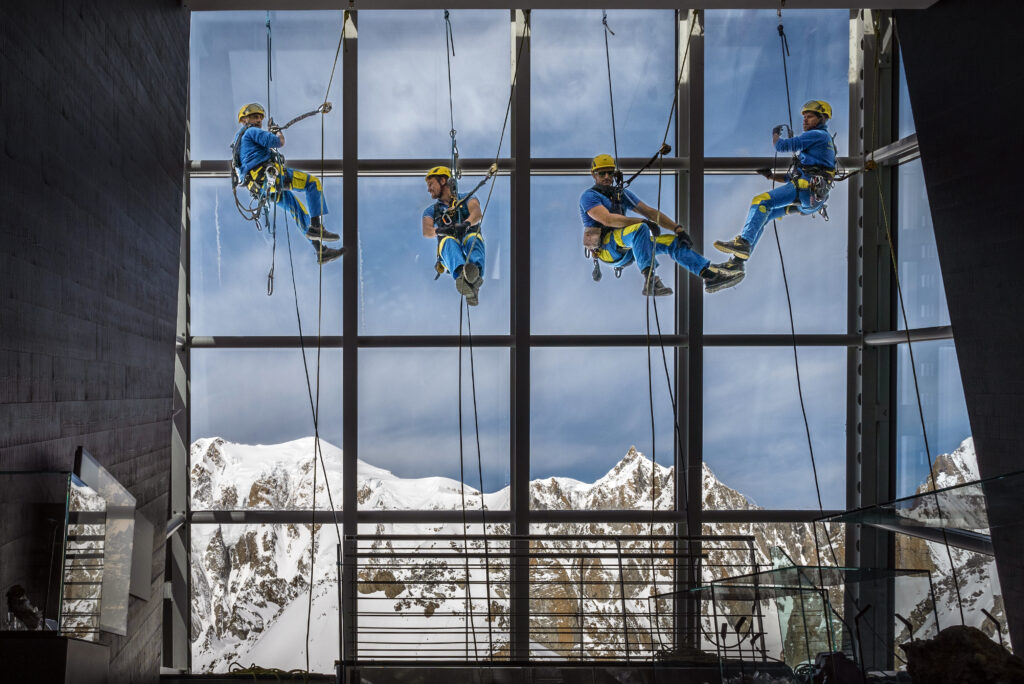 Skyway Monte Bianco pulizia vetri strutture