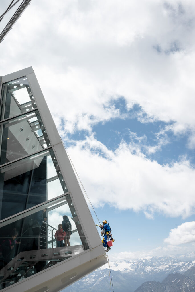 Skyway Monte Bianco pulizia vetri strutture
