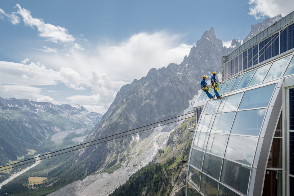 Skyway Monte Bianco pulizia vetri strutture