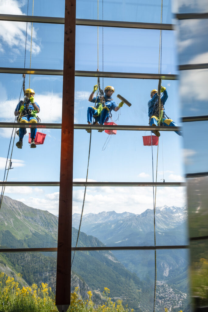 Skyway Monte Bianco pulizia vetri strutture