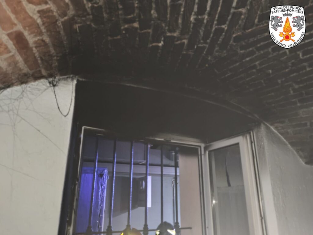 Aosta incendio sala riunioni via piccolo san barnardo