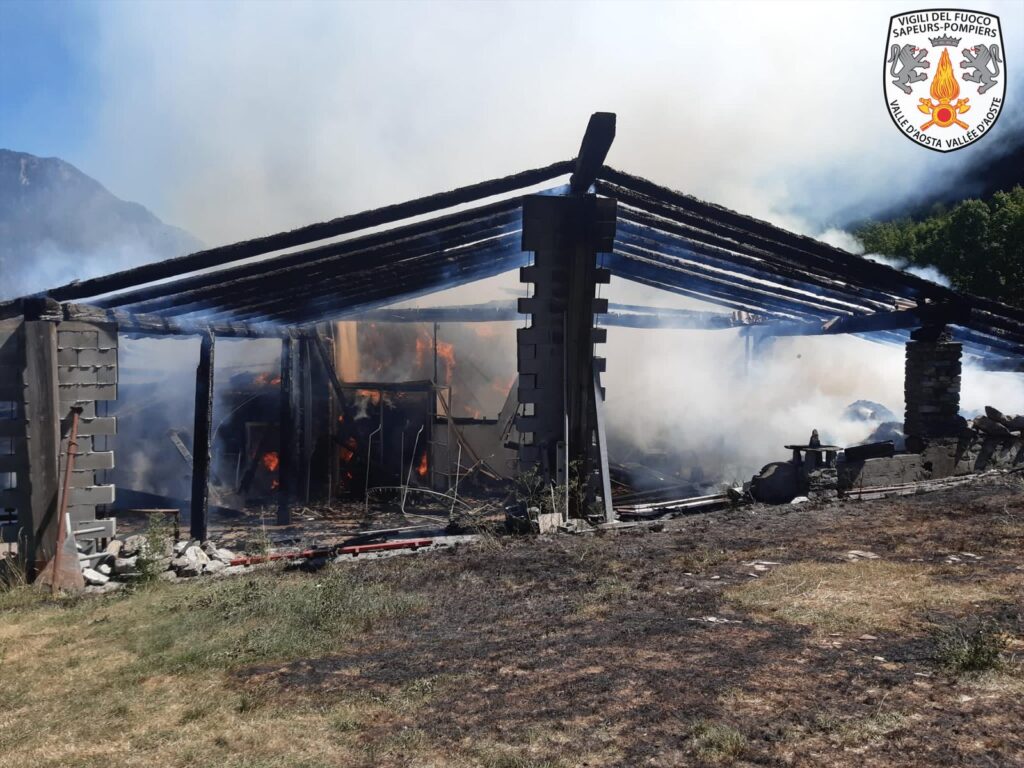 20230803-valle-daosta-morgex-incendio-azienda-agricola
