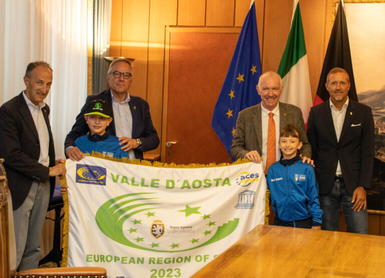 Consegnata la bandiera della Valle d’Aosta per la finale nazionale del Trofeo Coni