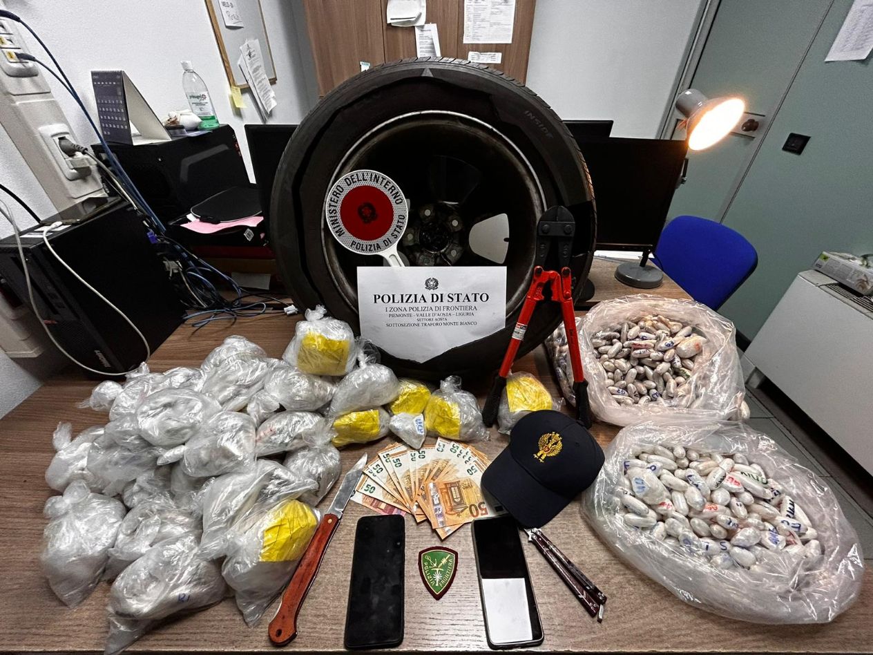 Traforo del Monte Bianco: arrestati con 17kg di droga nel camper