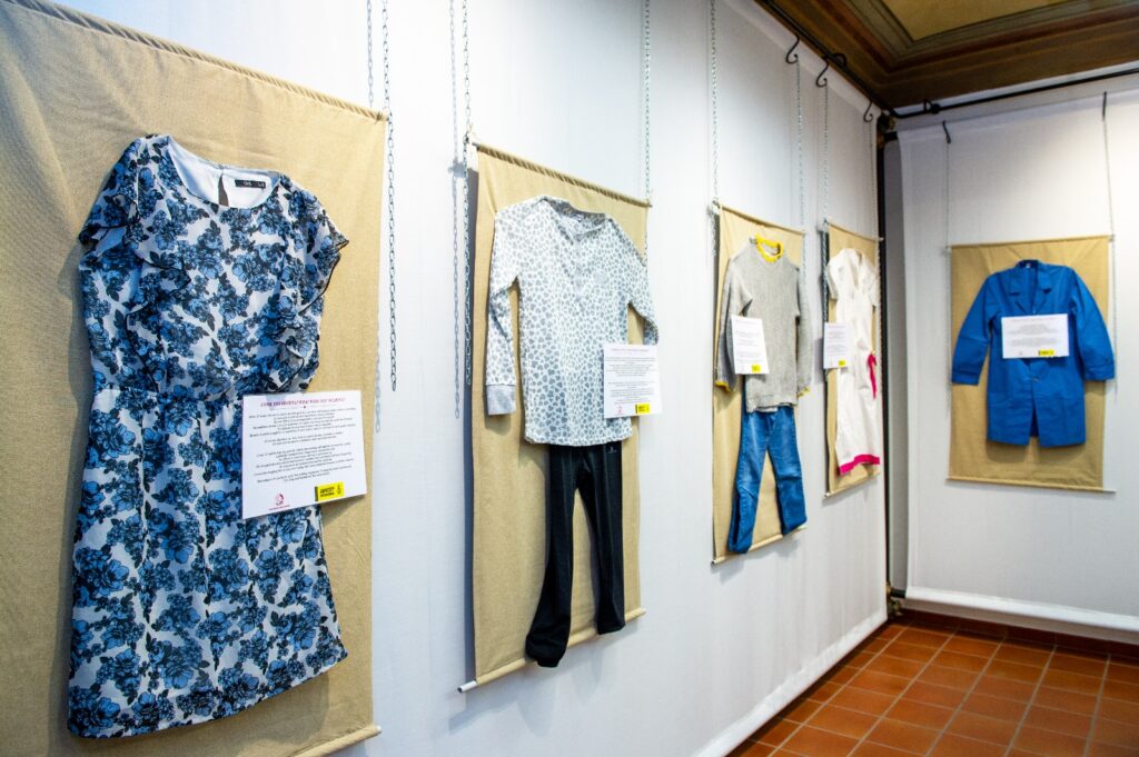 valle-daosta-pont-saint-martin-mostra-comeri-vestita