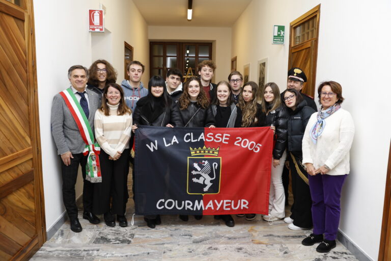 Courmayeur consegna la maturità civica a 21 neodiciottenni