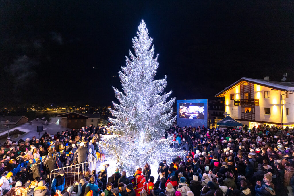 2023-valle-daosta-courmayeur-albero-natale
