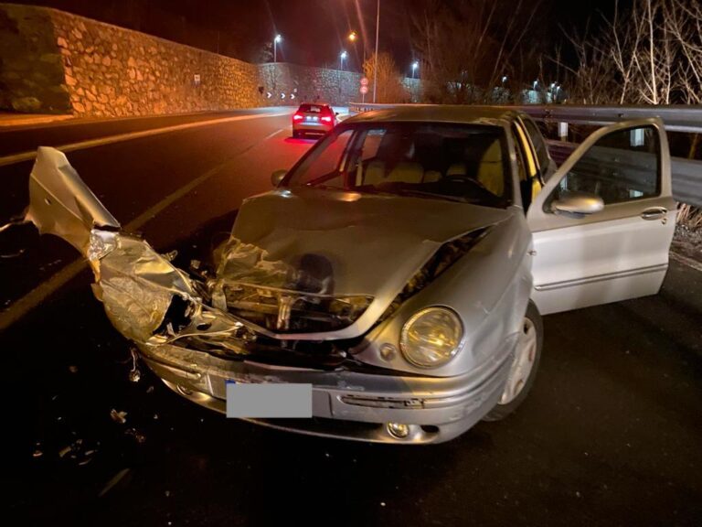 Incidente stradale a Saint-Marcel: l'auto era rubata