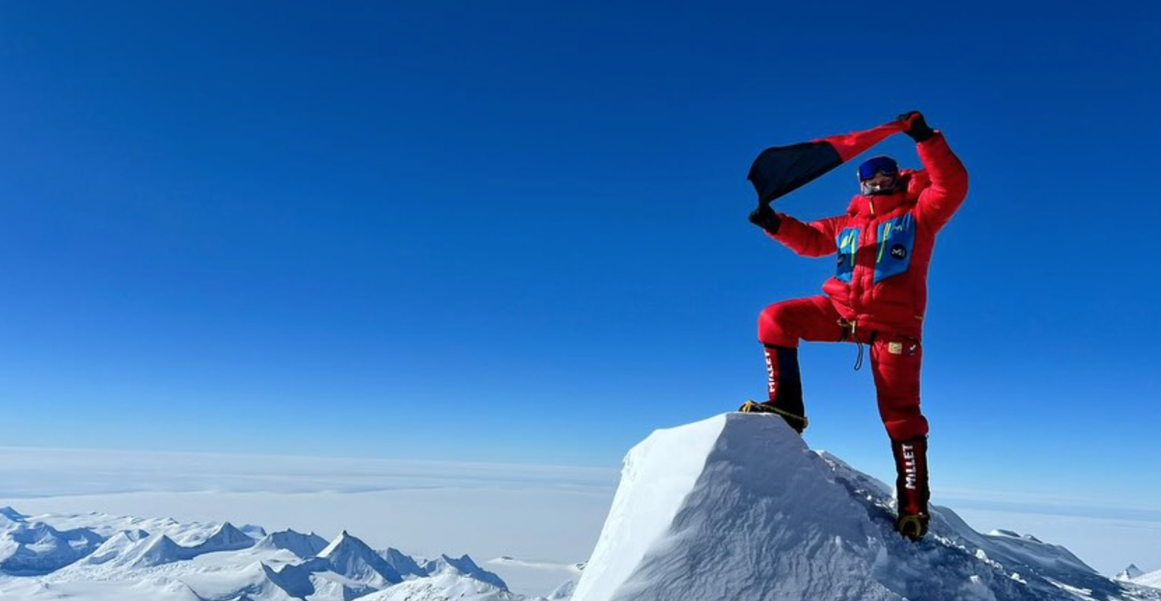 Marco Camandona in vetta al Monte Vinson, in Antartide