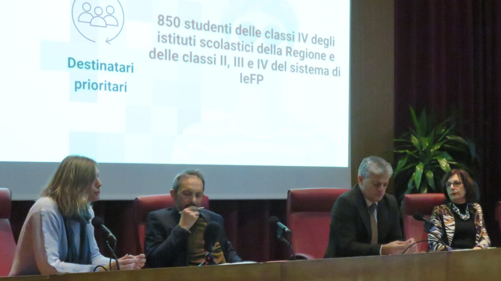 presentazione vda orienta la presentazione di VdA orienta marina fey jean-pierre guichardaz luigi bertschy carla stefania riccardi