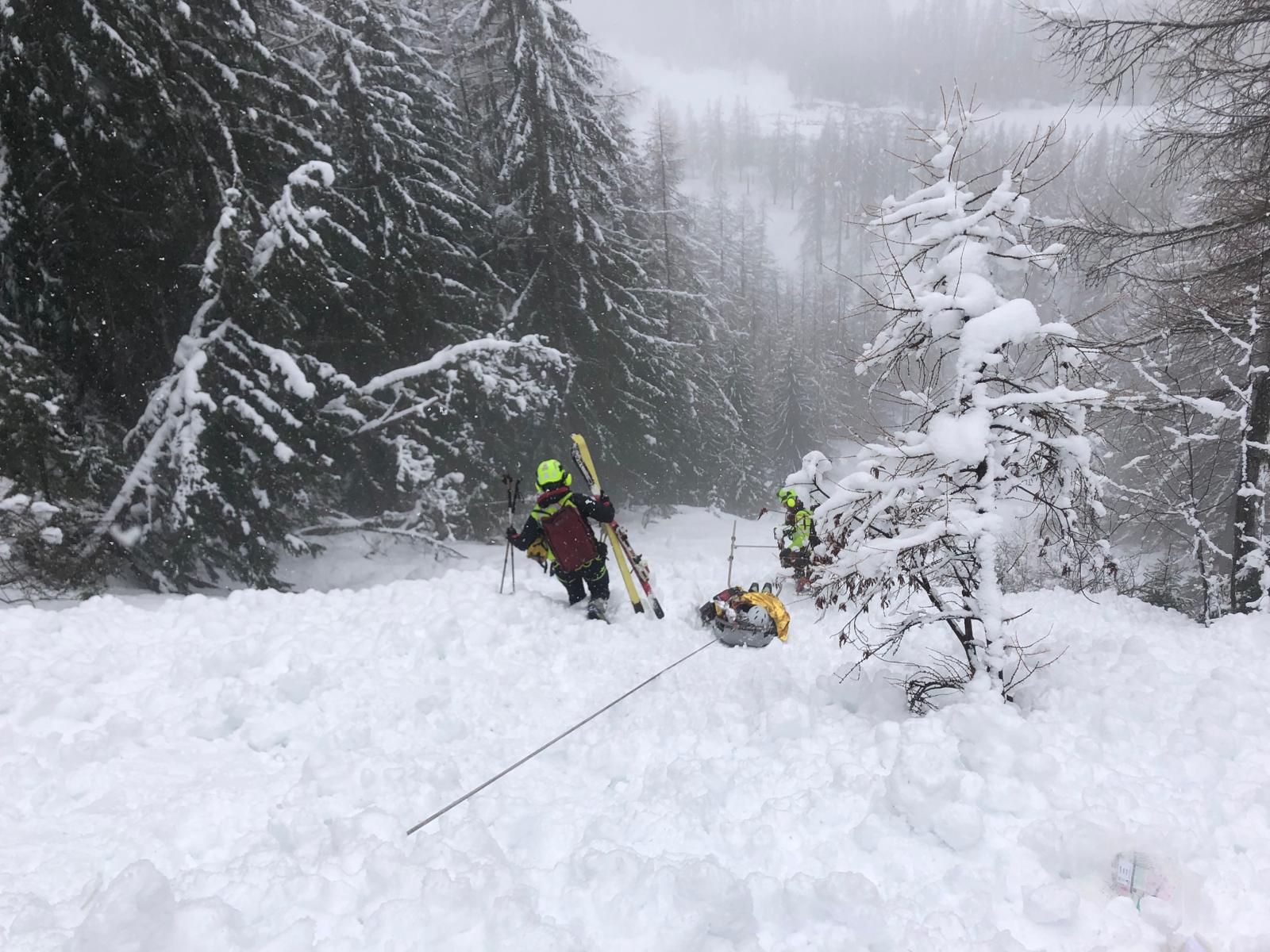 Courmayeur: 4 freerider svedesi bloccati nei canali della Visaille