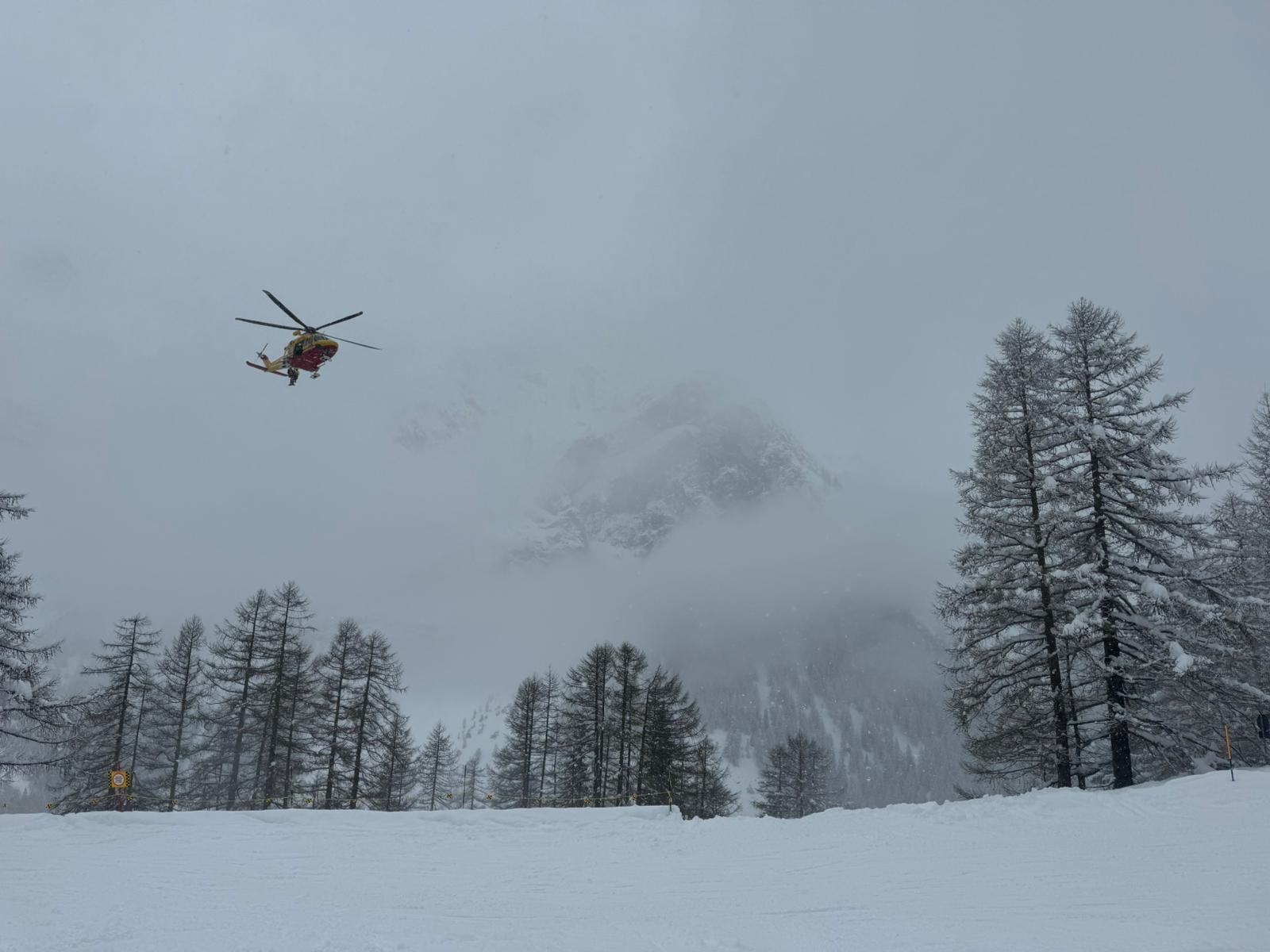 Courmayeur: freerider caduto da un salto di roccia
