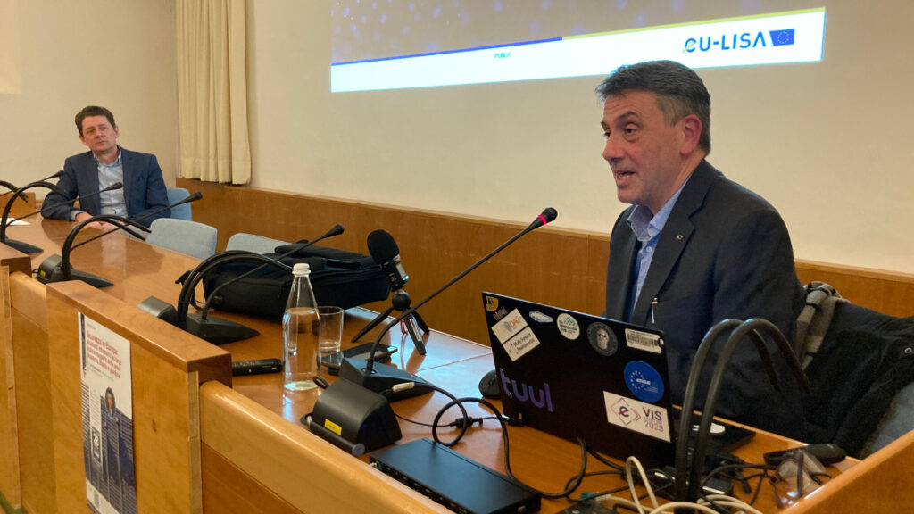 Luca Zampaglione e Fausto Ballerini durante l'incontro sulla sicurezza in Europa alla biblioteca regionale