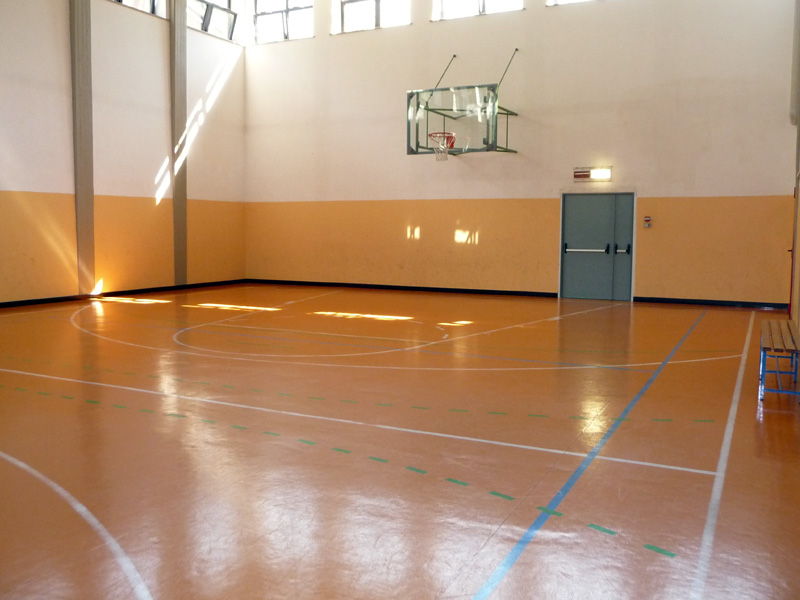 Sarre: crollati tre pannelli dal soffitto della palestra del Montan