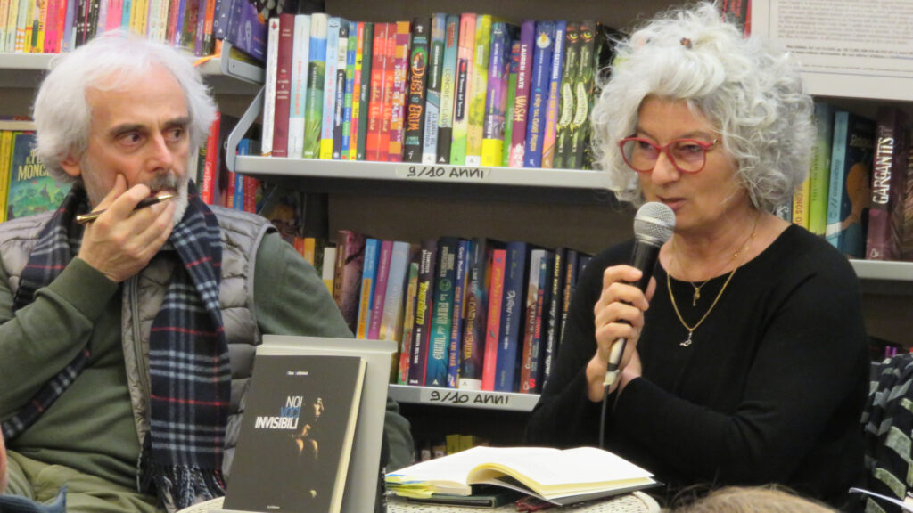 Nicola Alessi e Antonia Bassignana durante la presentazione del volume 'Noi, voci invisibili'