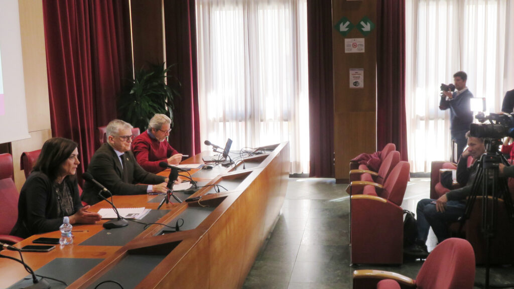 Katya Foletto commenta lo studio sull'occupazione femminile in Valle d'Aosta, con Luigi Bertschy e Dario Ceccarelli