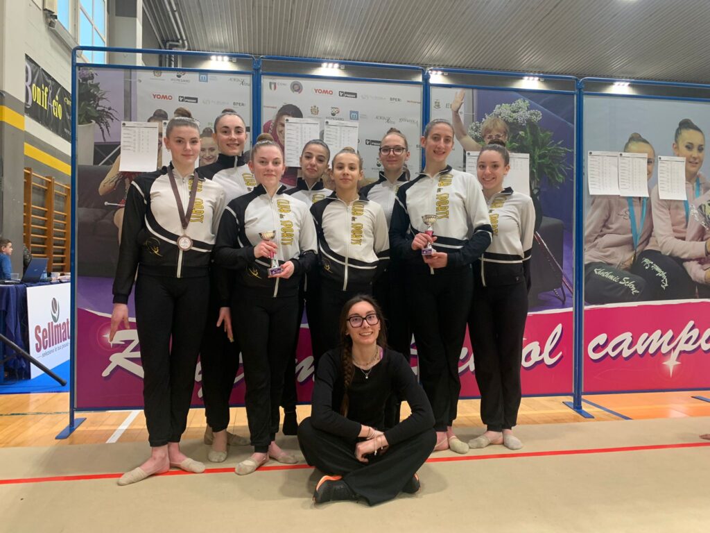 Cretier , Cuaz, Bertoncin, Bevilacqua, Bo , Fianco, Avallone, Casula Con Carlotta Pellissier