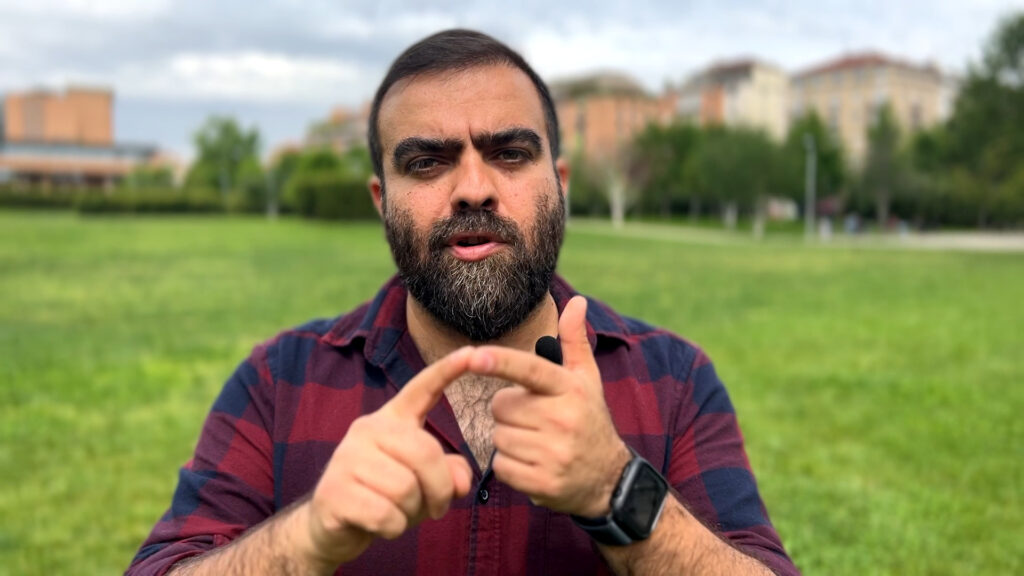 Marco Grimaldi, deputato AVS nel video a supporto di Andrea John Déjanaz