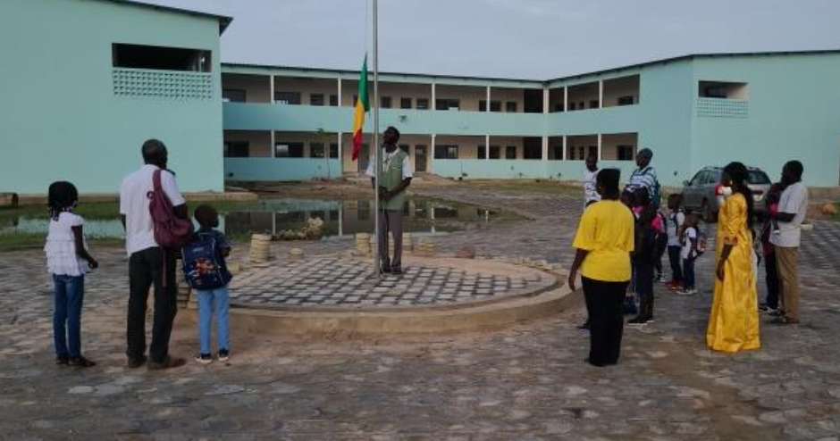 L’alza Bandiera complesso scolastico "Manuela", realizzato nel Comune di Sandiara, in Senegal