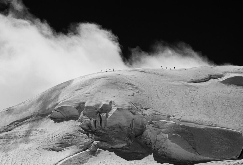 Monte Rosa, cordate impegnate sulla cresta della Punta Parrot 2012