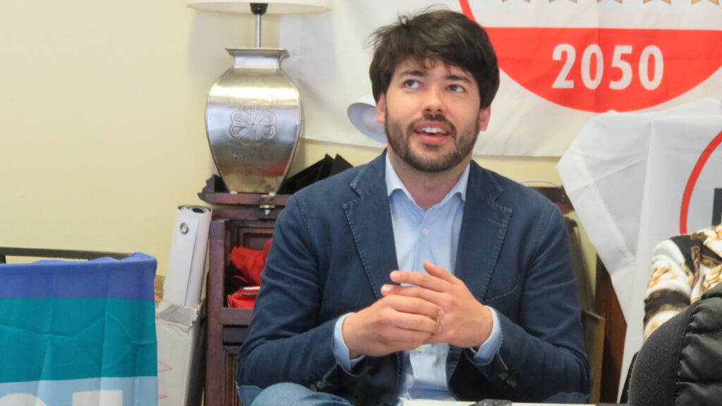 Sean Sacco durante la presentazione ad Aosta