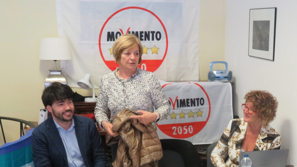 Maria Angela Danzì al suo arrivo ad Aosta tra Sean Sacco e Patrizia Pradelli