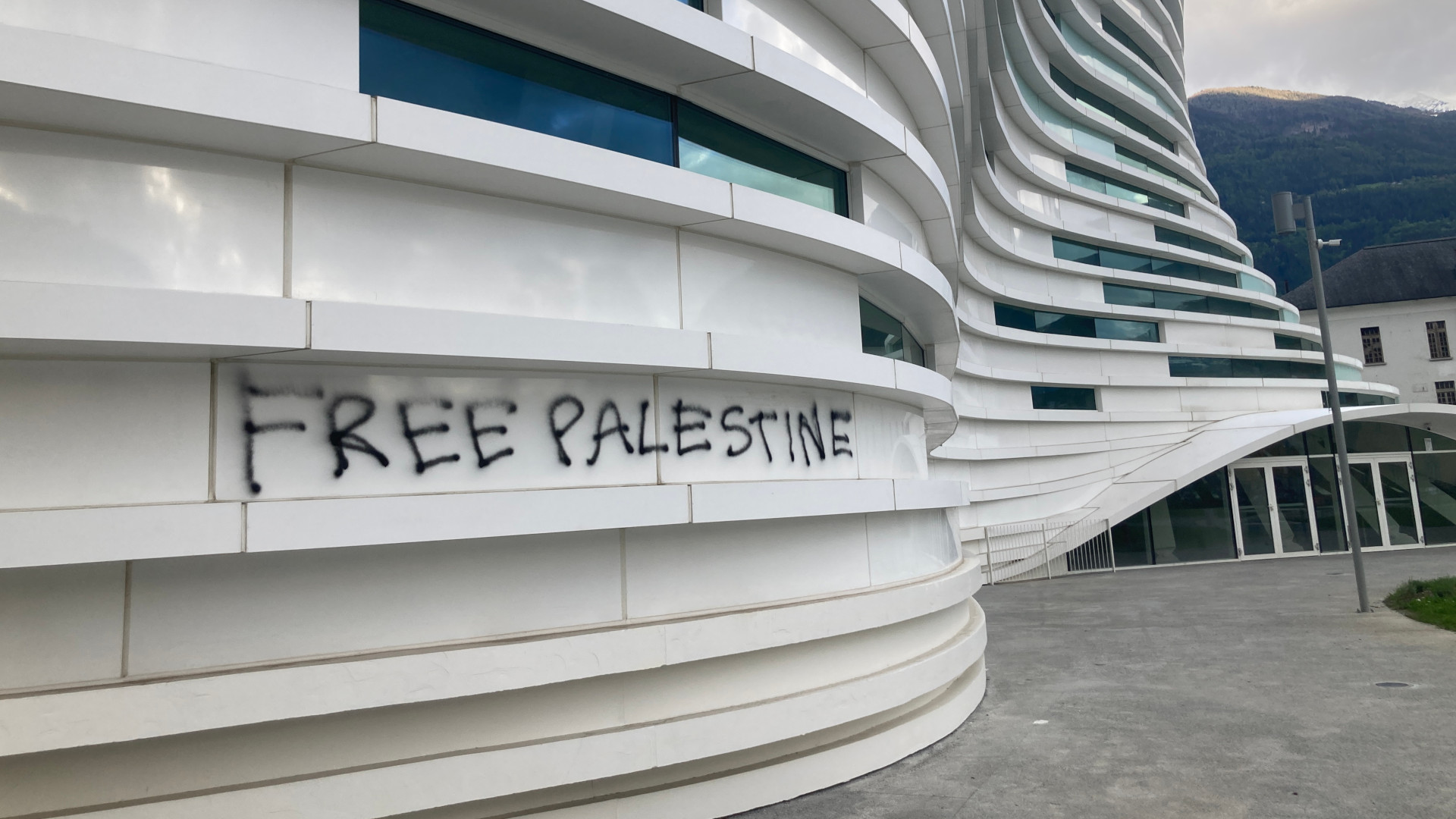 Vandalizzata la nuova UniVdA