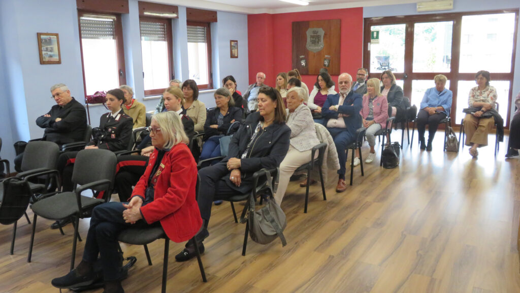 Il pubblico presente all'inaugurazione della nuova 'stanza tutta per sé' alla caserma 'Alessi' di Aosta