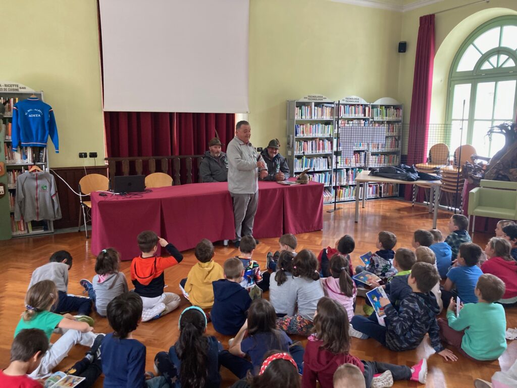 Alpini e scolari a Donnas