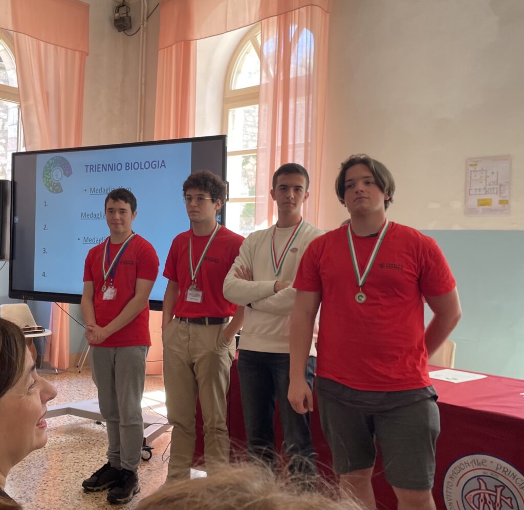 Premiazione: a sinistra: Daniele Barello durante la premiazione