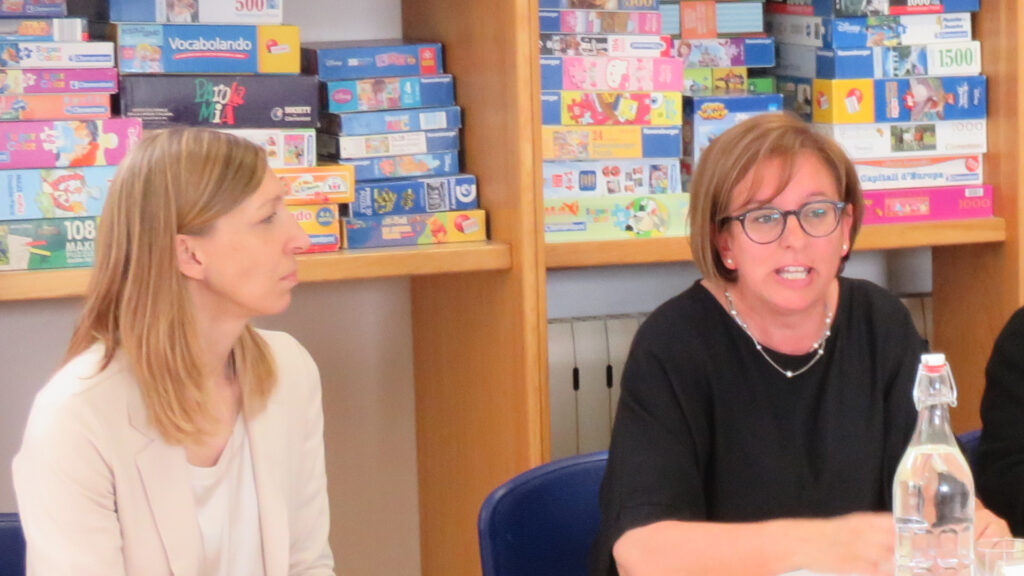 Paola Bacianella, coordinatrice del Centro per le famiglie di Aosta e Raffella Roveyaz, presidente della cooperativa 'La libellula'