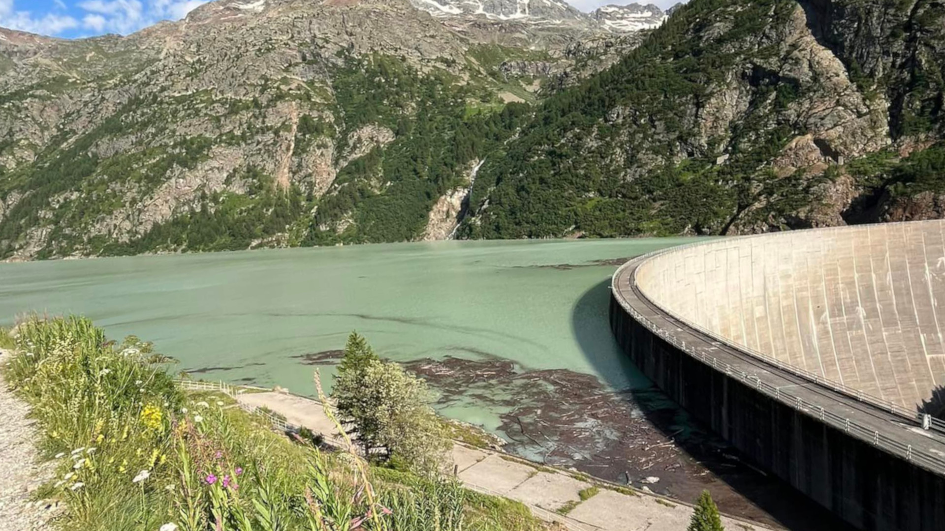 Due giorni di scarico dalla diga di Place Moulin