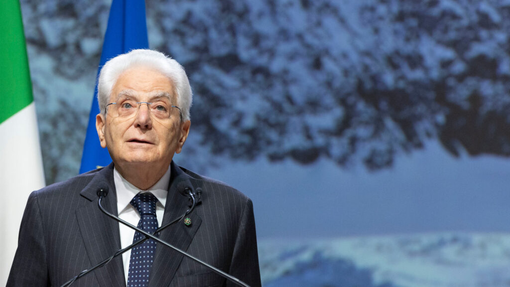 Il Presidente della Repubblica, Sergio Mattarella durante il suo discorso al teatro Splendor di Aosta