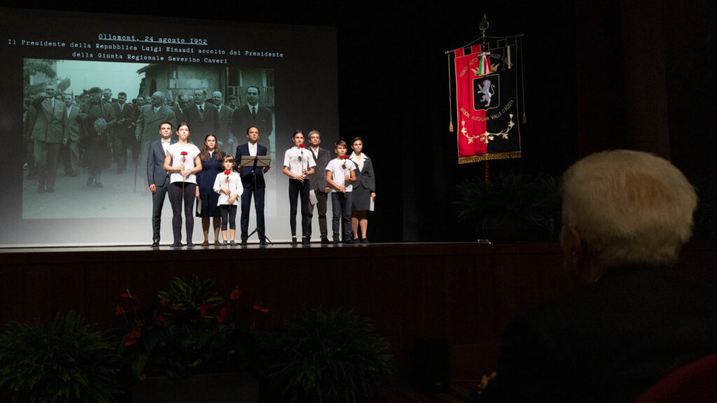 Sergio Mattarella assiste alla rappresentazione teatrale di Le Digourdì