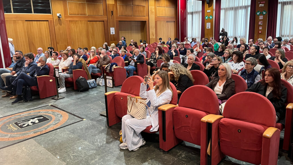 Il pubblico presente all'incontro nel salone di Palazzo regionale