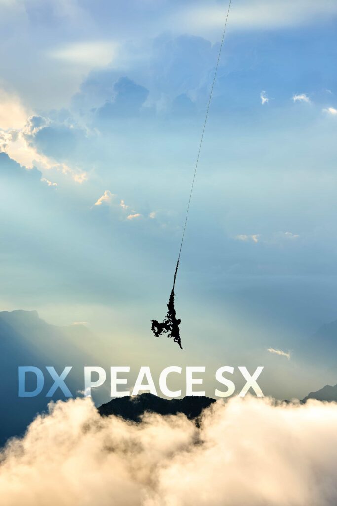 La scultura dell’artista Paolo Barichello Dx Peace Sx