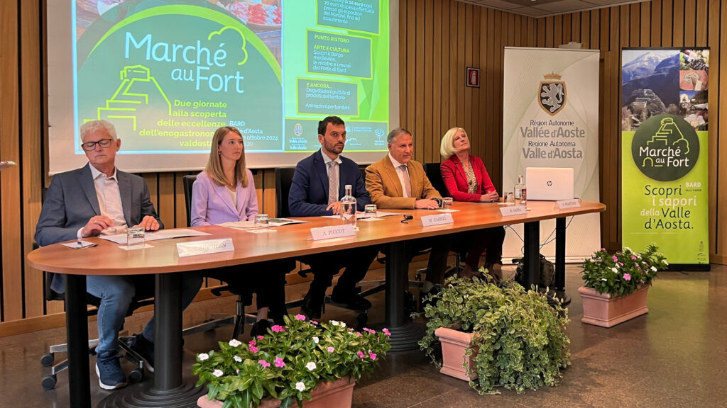 Luca Bringhen, direttore del Forte di Bard, Anaïs Piccot, dirigente dell'Assessorato, Marco Carrel, assessore regionale all'agricoltura, Roberto Sapia, presidente della Chambre e Silvana Martino, sindaco di Bard
